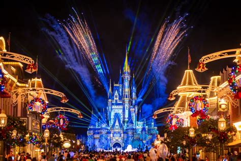 2024 Christmas at Disney World Dates & Details: What's New, Returning ...