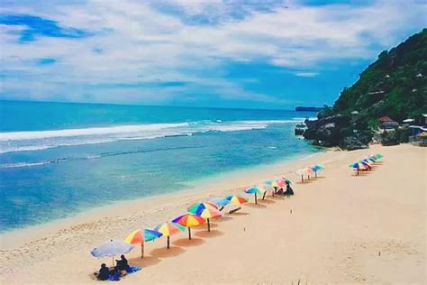 Pantai Pok Tunggal Nirwana Di Balik Bukit Dengan Pohon Duras Tua Nya