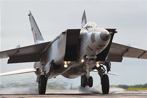 The MiG-25 Terrified the West Until a Defector Exposed Its True Nature