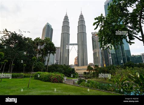 Petronas In Klcc Park Kuala Banque De Photographies Et Dimages Haute