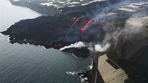 La nueva fajana del volcán de La Palma sigue creciendo a pasos agigantados