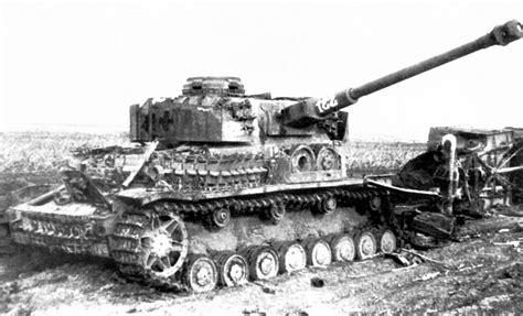 Немецкий танк Pz Kpfw IV Ausf J уничтоженный советской штурмовой