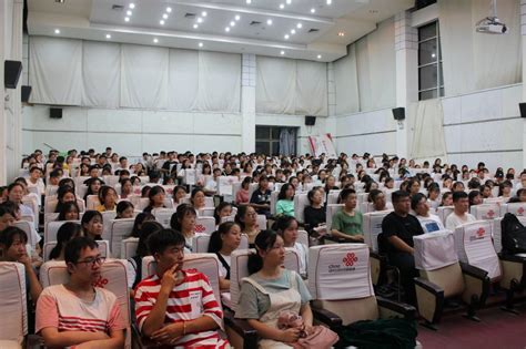 数学与统计学院举办往届优秀校友报告会学院资讯黄淮 数学与统计学院