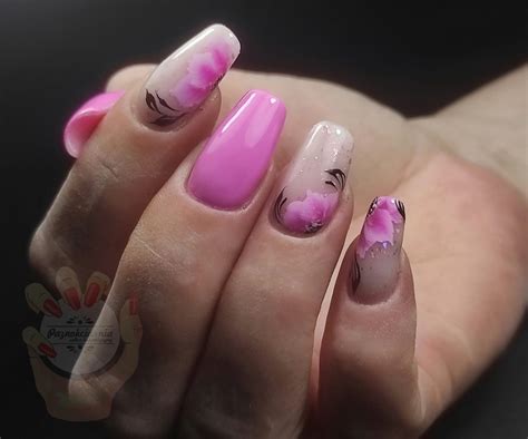 Modny Manicure Na Sierpie Fiolet Be I Kwiaty Gazeta Pomorska