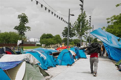 Paris Mayor Announces Plan For Migrant Camp Bbc News