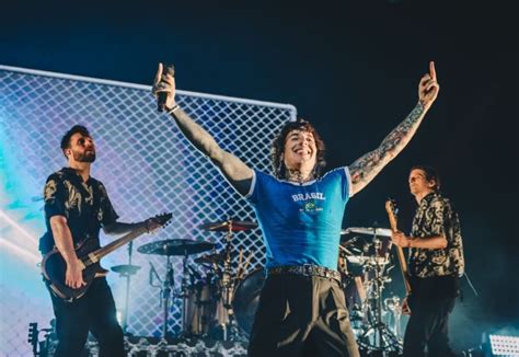 Konser Bring Me The Horizon Hari Kedua Resmi Batal Vokalis Panggung