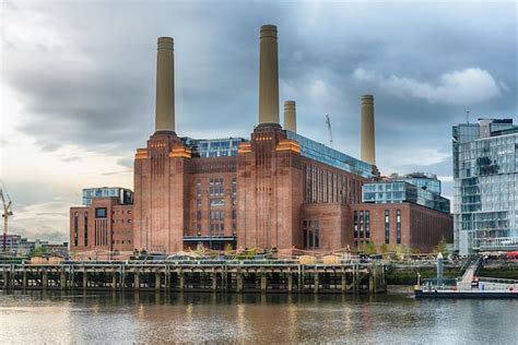 Premium Photo Battersea Power Station Iconic Building And Landmark In