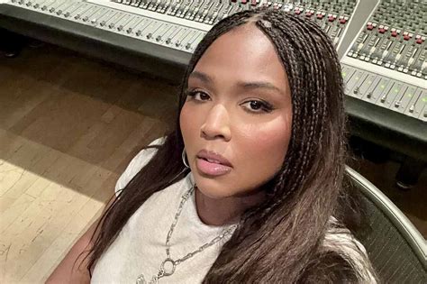 Lizzo Celebra Il Suo Nuovo Fisico E Respinge Le Accuse Di Uso Di Ozempic