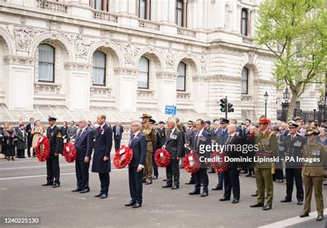 Anzac Day Wreath Photos And Premium High Res Pictures Getty Images