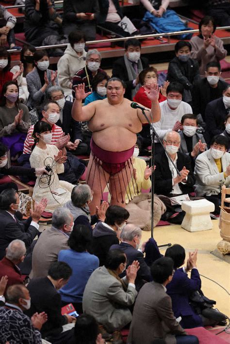 ＜大相撲初場所千秋楽＞ファンの拍手に応える御嶽海（撮影・光山 貴大） ― スポニチ Sponichi Annex スポーツ