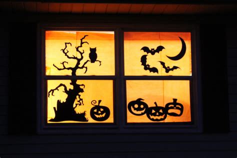 Spooky Halloween Windows Decoration Ideas