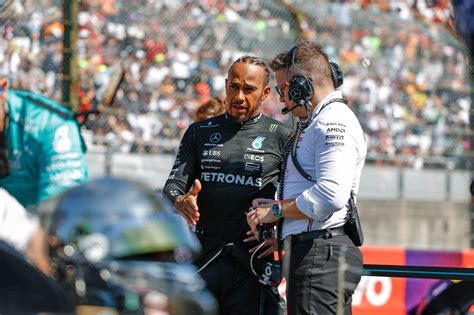 Lewis Hamilton Solta O Verbo Contra A Sua Equipe Que Rebate