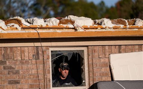 Texas Oklahoma Tornadoes 1 Dead Dozens Hurt As Storms Slam Area