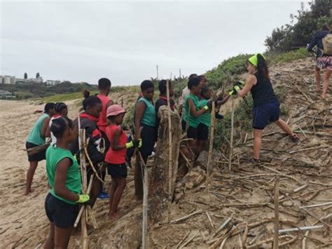 Umkomaas Primary Learners Beautify Beach South Coast Herald