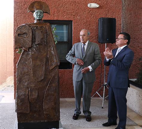 Develan Escultura El Magistrado En El Palacio De Justicia Peri Dico