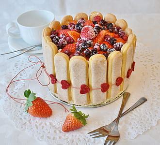 Royalty-Free photo: Strawberry rolled cake on ceramic plate | PickPik