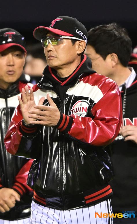 4연패 끊은 염경엽 감독 “김진성 유영찬 어려운 상황 막아 중요한 역할 했다” 손에 잡히는 뉴스 눈에 보이는 뉴스 뉴스엔