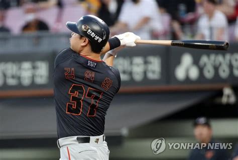 `신인왕 후보` 한화 김인환 올 시즌 4번째 전 구단 상대 홈런 매일경제