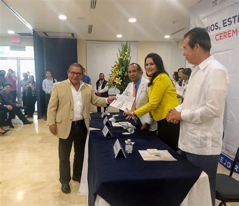 Ceremonia De Entrega Premios Est Mulos Y Recompensas