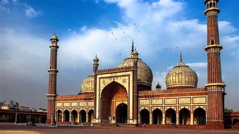 10 Most Beautiful Mosques And Masjids In India You Should Visit At Least Once