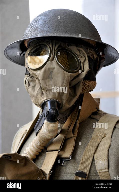 Wwi Gas Mask Stock Photos & Wwi Gas Mask Stock Images - Alamy