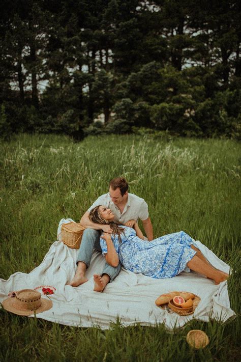 Picnic Engagement Photos Fall Engagement Pictures Engagement Photo