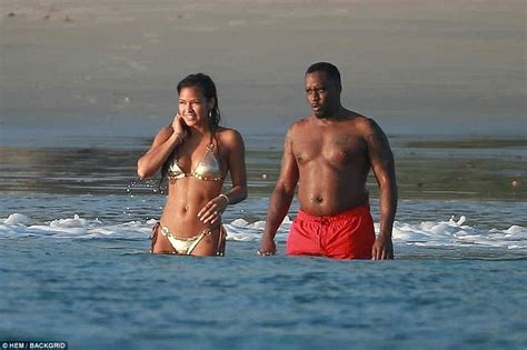 Sean Diddy Combs At Mexico Beach With Bikini Clad Cassie Daily Mail