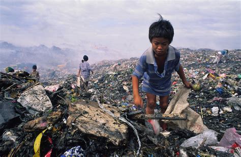 Recycling Rubbish On Smokey Mountain Manilla Philippines Nigel