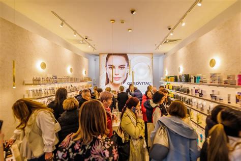 Ziua de Cluj Farmec a deschis un nou magazin într un mall din Cluj