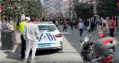 Polis motosikletlerin girmesi yasak olan caddede göz açtırmıyor