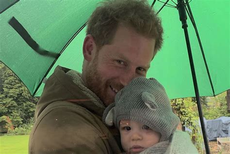 Le Prince Harry De Retour Avec Son Fils Archie En Angleterre Le