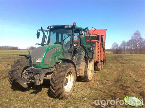 Zdj Cie Traktor Valtra N I Warfama Id Galeria Rolnicza Agrofoto