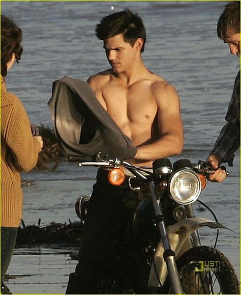 Taylor Lautner Shirtless Wallpaper