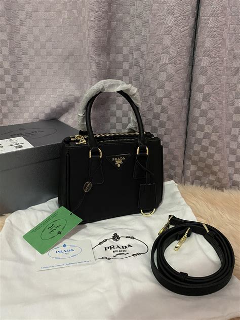 Bilder Av Prada Galleria Micro Bag I Gult Saffiano Skinn