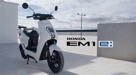 Honda Unveils New Em E An Electric Scooter Equipped With A