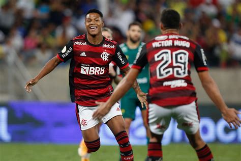 Flamengo Poder Ter Desfalque De Dupla Em Tr S Competi Es De