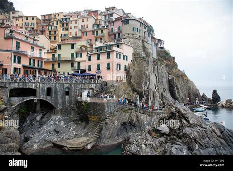 Colorful Cliff Side Homes In Cinque Terre Hi Res Stock Photography And