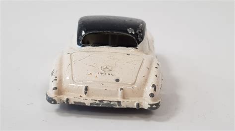 MERCEDES 190 SL DINKY TOYS PAR MECCANO 1 43 SANS BOITE Sans Pneus