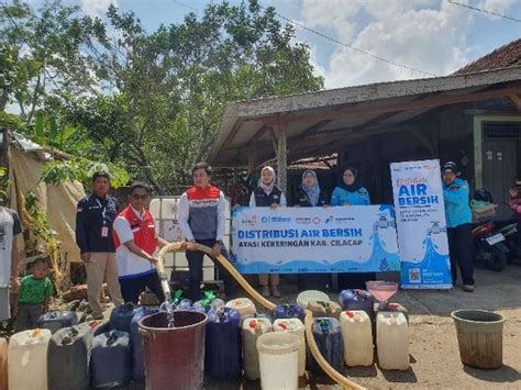 Pertamina Patra Niaga Regional JBT Salurkan Air Bersih Di Kabupaten