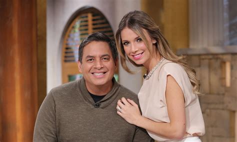 Daniel Sarcos Y Alessandra Villegas Presentan A Su Beb