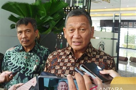 Menteri Esdm Sebut Target Bauran Ebt Persen Di Tetap Jalan