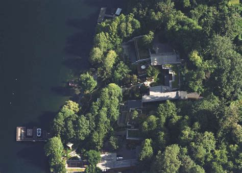 A Look At Bill And Melinda Gates 66000 Sq Ft Lake Washington Mansion Photos Pricey Pads