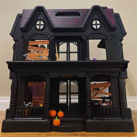 Halloween dollhouse | Haunted dollhouse, Diy dollhouse, Halloween ...