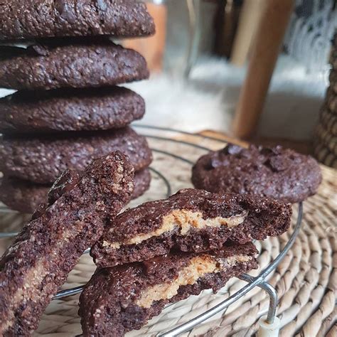 Cookies au chocolat fourrés au beurre de cacahuètes ou à la purée d