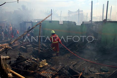 KEBAKARAN PERMUKIMAN PADAT PENDUDUK ANTARA Foto