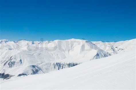 Hohe Berge Unter Schnee Im Winter Stock Bild Colourbox