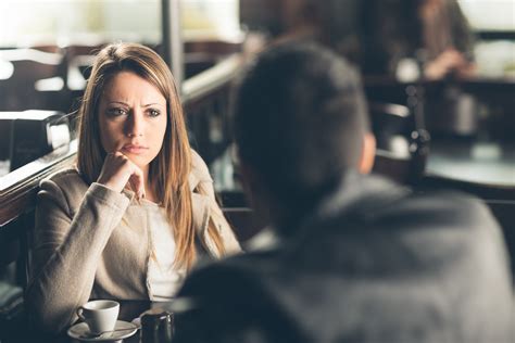 5 Relationship Red Flags You Should Never Ignore Therapists Warn