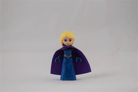 Customized Pop Culture LEGO Friends Mini-Dolls - Neatorama