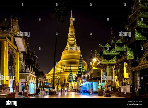 Illuminated Shwedagon Pagoda At Night Yangon Myanmar Stock Photo Alamy