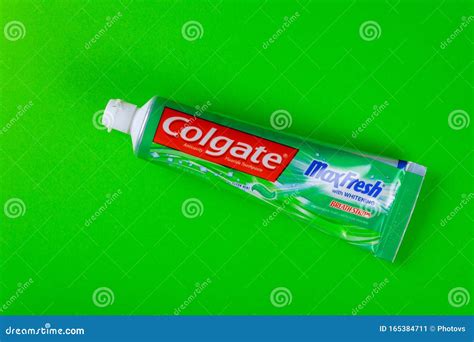 colgate toothpaste isolated  green background colgate
